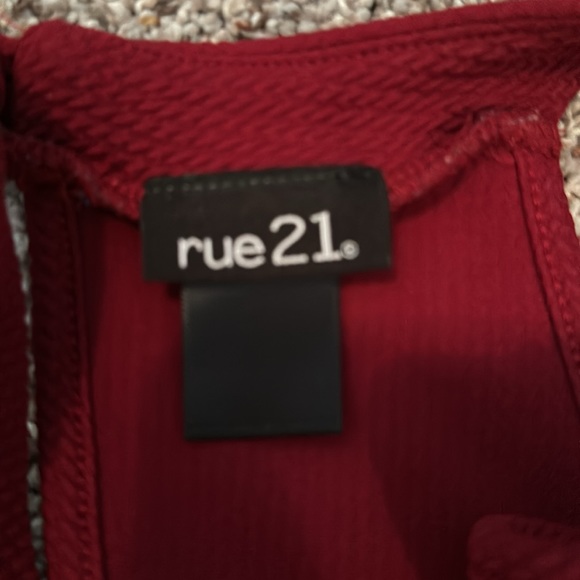 Red barely worn dress. Size medium. - Picture 2 of 3